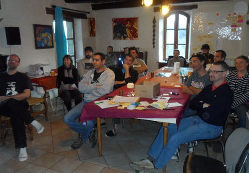 Un groupe studieux