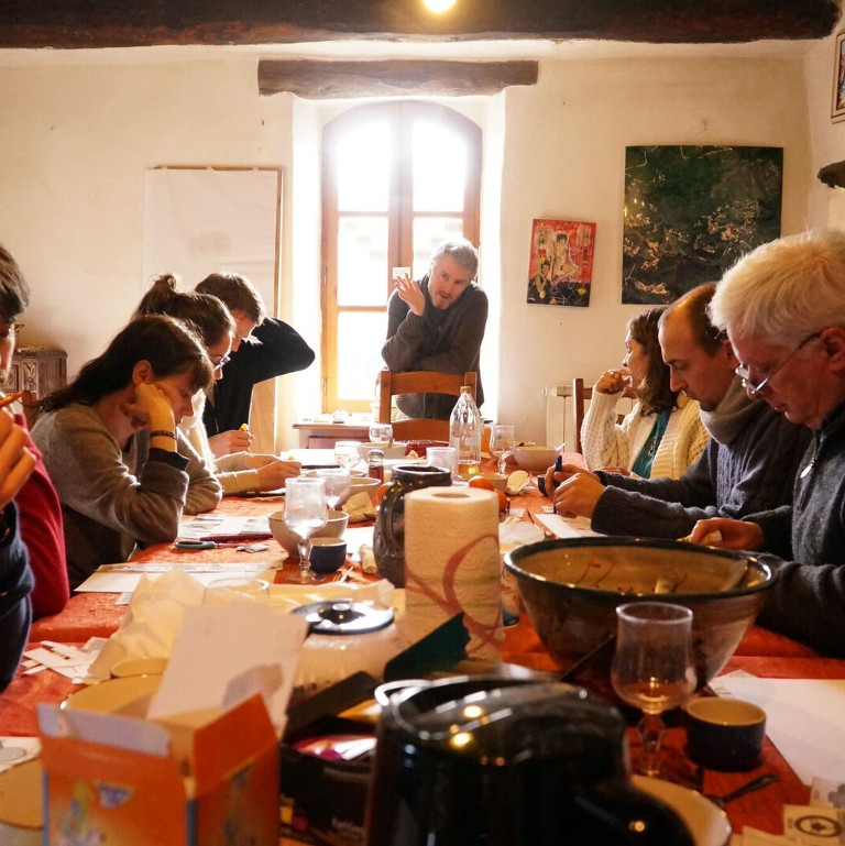 Un groupe studieux